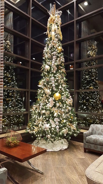 Growing Green Inc Commercial holiday décor St Louis
